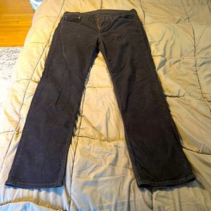 34/34 Levi Corduroys